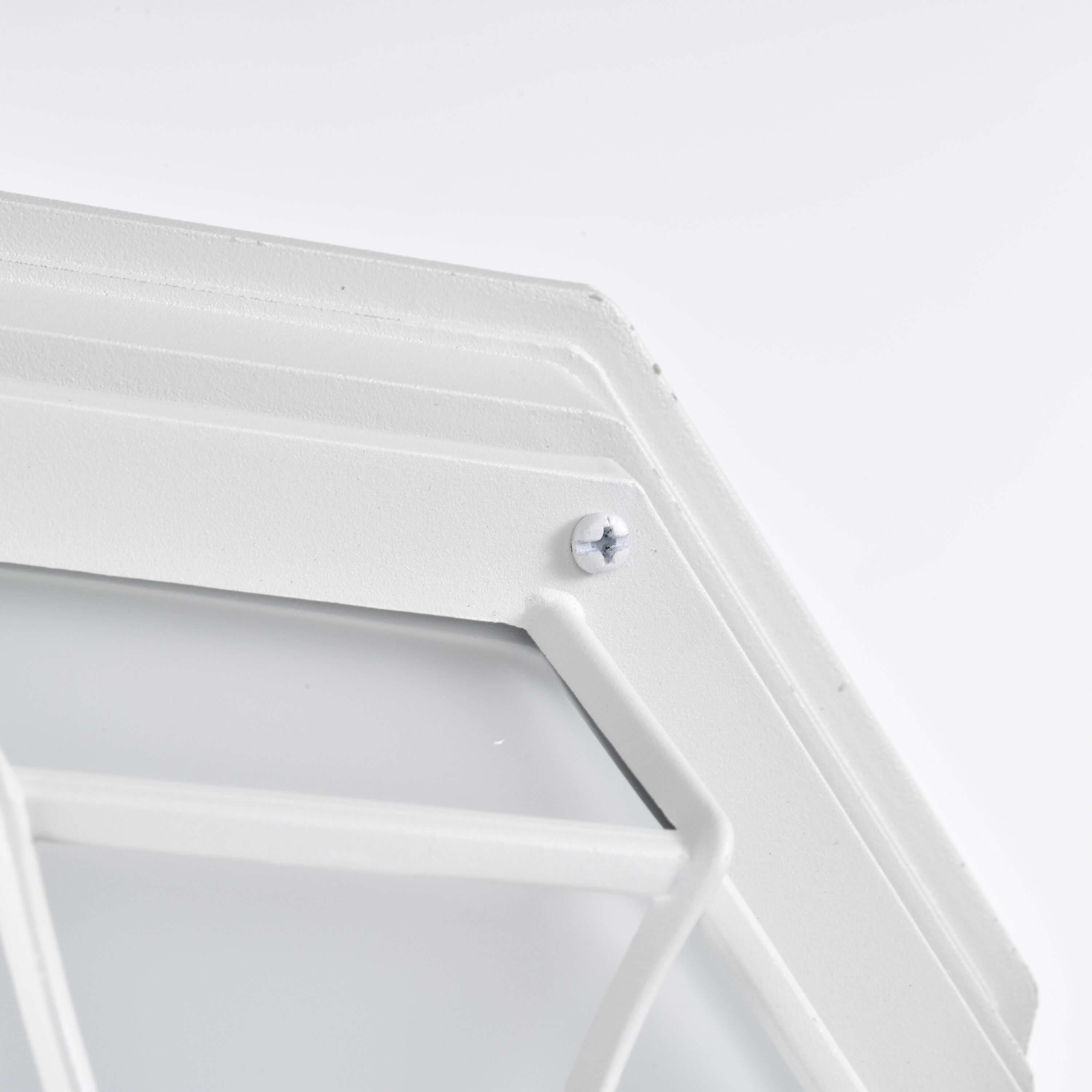 Brentwood LED 5 inch White Bulkhead